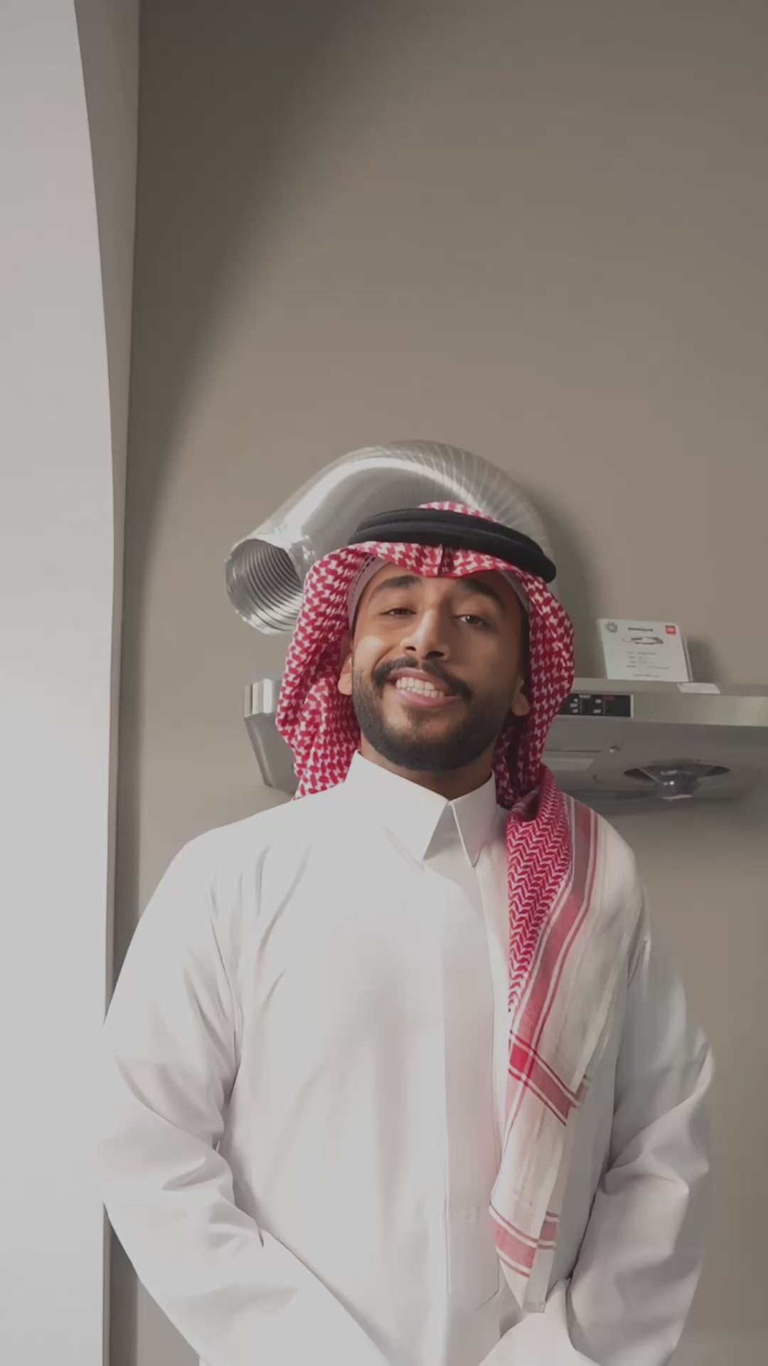 Load video: KDK - 90HQUA - RANGE HOOD - 220V - شفاط فرن